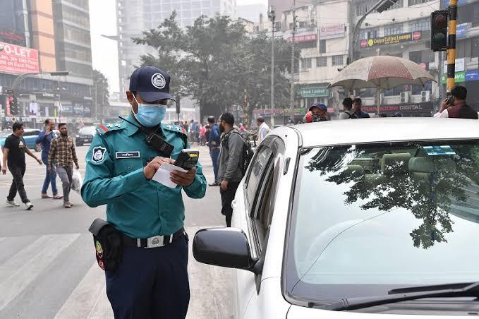 রাজধানীতে একদিনে ট্রাফিক আইন ভঙ্গের দায়ে ২ হাজার ২৭০ মামলা